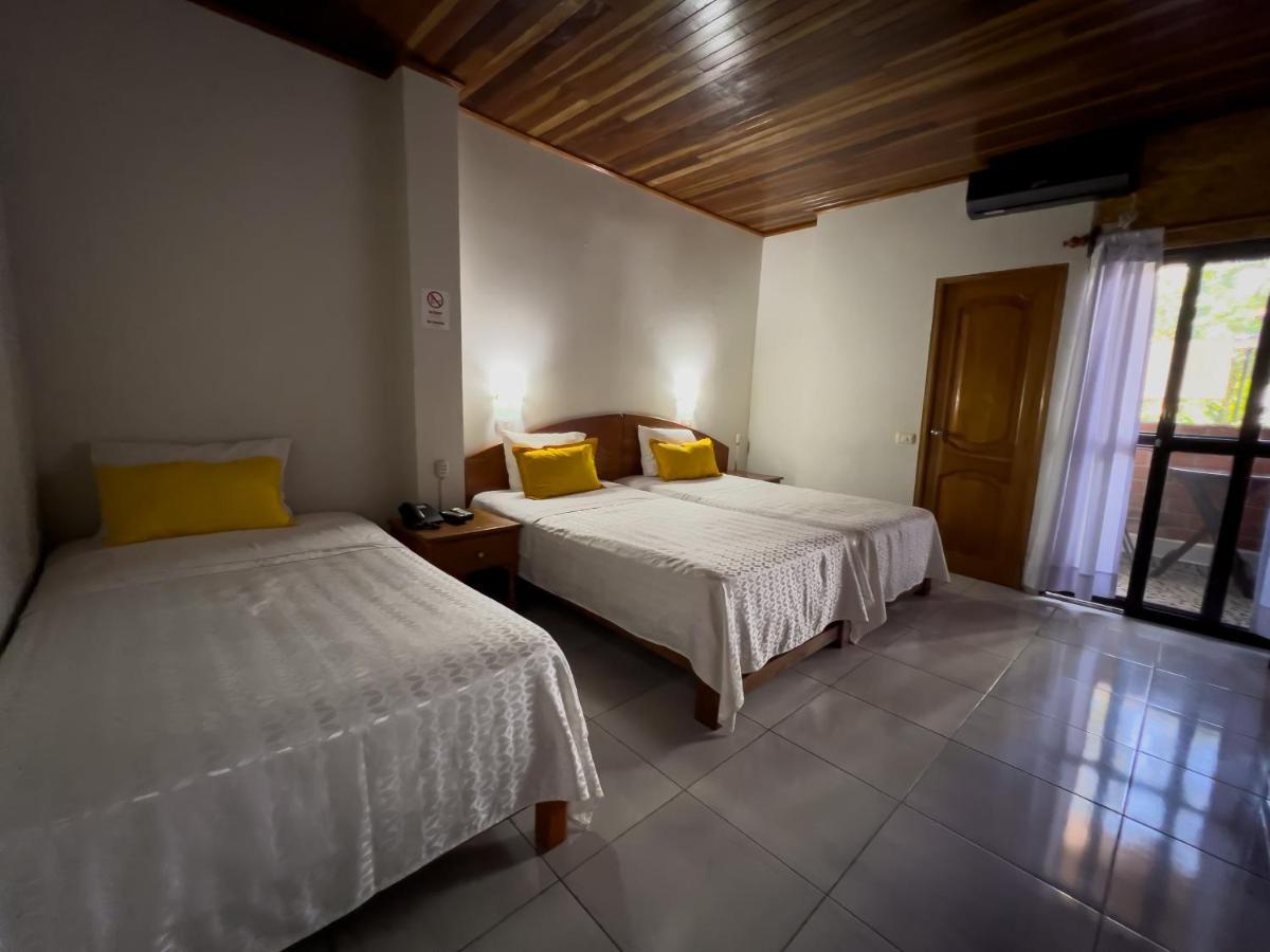 Los Gavilanes Hotel Pucallpa Esterno foto